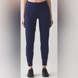 Lululemon. Navy Blue Women's Pant size 6